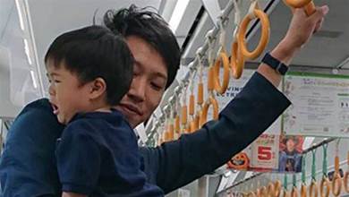 新幹線に乗ると泣きじゃくる赤ちゃんと手に負えず困り果てた若いパパが。不快に思っていると・・・予想外の展開に鳥肌が立った。