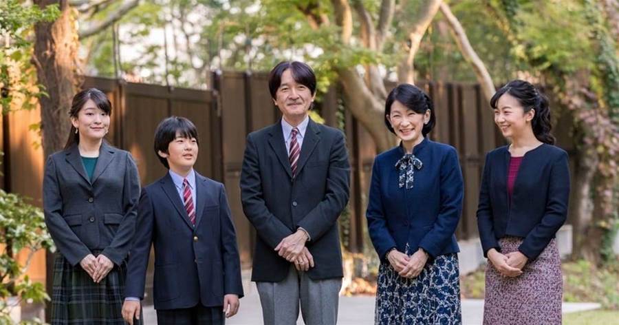 【画像】秋篠宮家の映画鑑賞、シュールすぎてワロタｗｗｗｗｗ